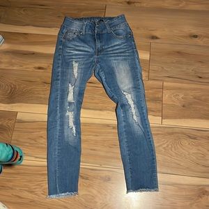 Light wash skinny capri ripped jeans size small